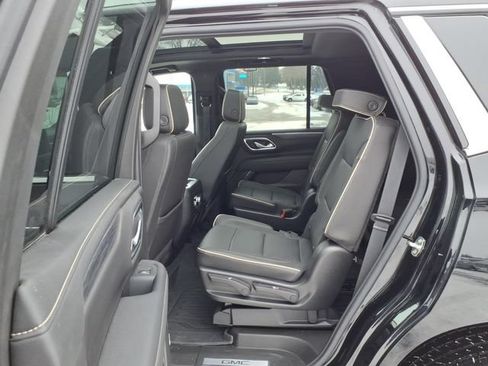 Used 2022 GMC Yukon SLT w/ SLT Luxury Package AWD/4WD image 10