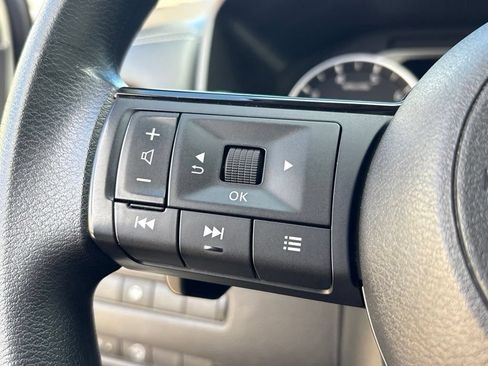 Used 2022 Nissan Rogue SV FWD image 17
