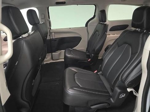 Used 2023 Chrysler Pacifica Touring-L w/ Road Tripper Package FWD image 12