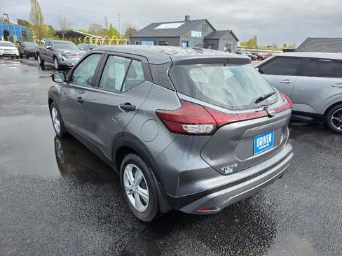 Used 2022 Nissan Kicks S FWD image 4