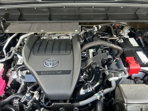 Used 2023 Toyota Highlander LE AWD/4WD image 20