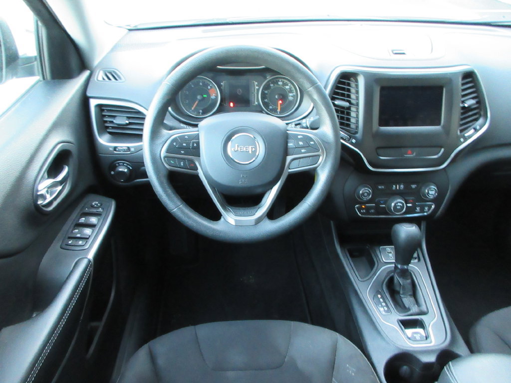 Used 2020 Jeep Cherokee Latitude FWD image 15