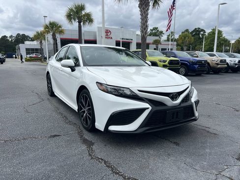 Used 2023 Toyota Camry SE FWD image 2