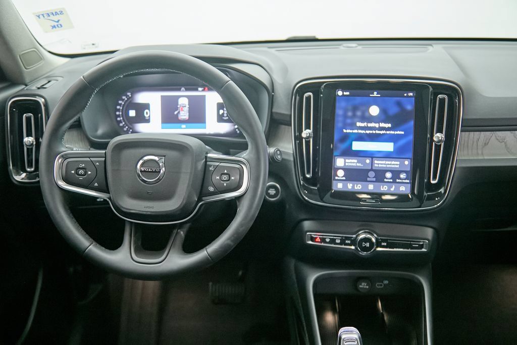 Certified 2024 Volvo XC40 B5 Plus w/ Protection Package Premier AWD/4WD image 24