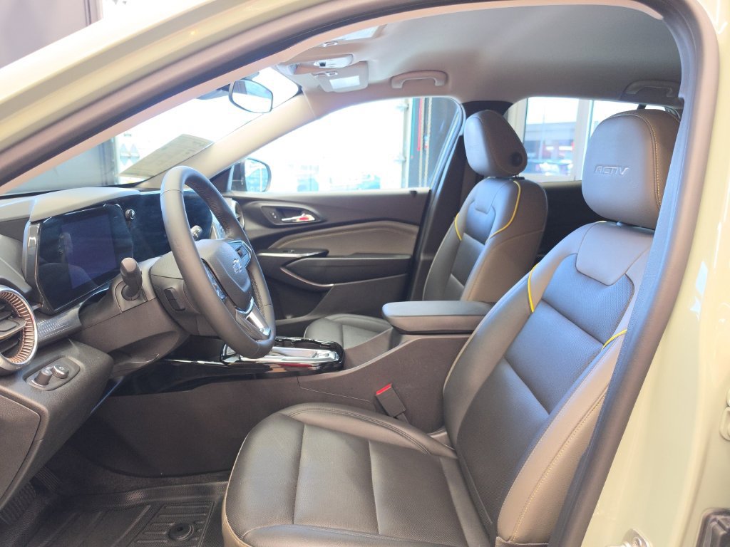 Used 2025 Chevrolet Trax ACTIV FWD image 31