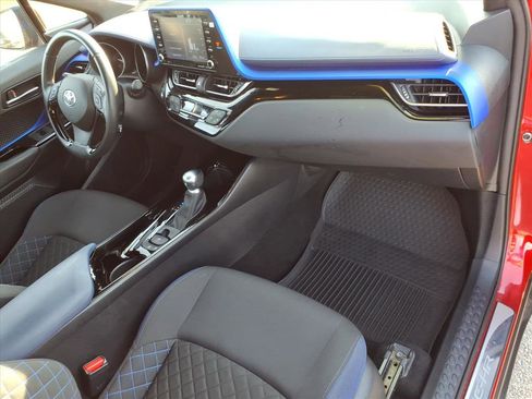 Used 2022 Toyota C-HR XLE FWD image 18