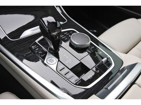 Used 2022 BMW X7 M50i w/ Luxury Seating Package image 29