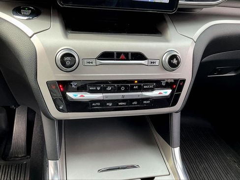 Used 2021 Ford Explorer XLT w/ Equipment Group 202A image 16