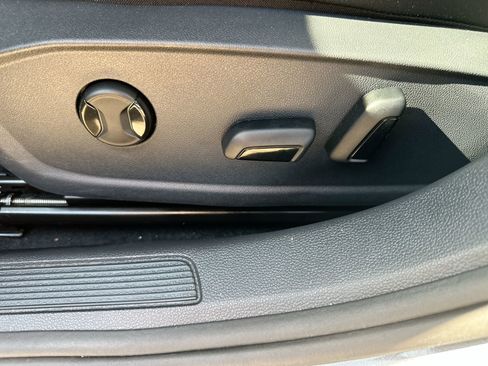 Used 2024 Volkswagen Jetta SE w/ Panoramic Sunroof Package image 12