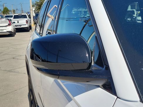 New 2026 Jeep Grand Cherokee Altitude image 9