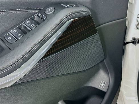 Used 2025 BMW X5 xDrive50e image 23