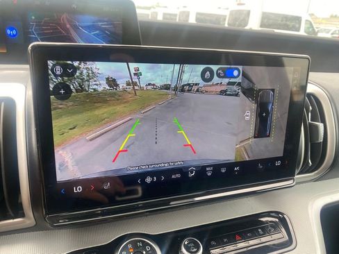 Used 2025 Ford Expedition Active image 21