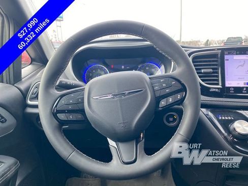 Used 2023 Chrysler Pacifica Touring-L w/ S Appearance Package image 7
