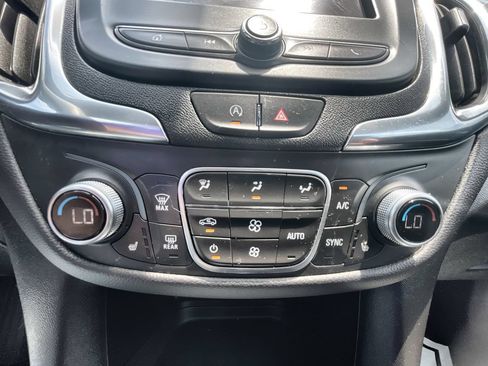Used 2023 Chevrolet Equinox LT FWD image 18