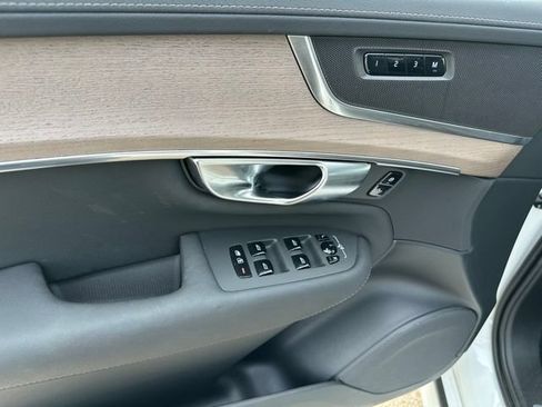 Used 2025 Volvo XC90 B6 Plus AWD/4WD image 23