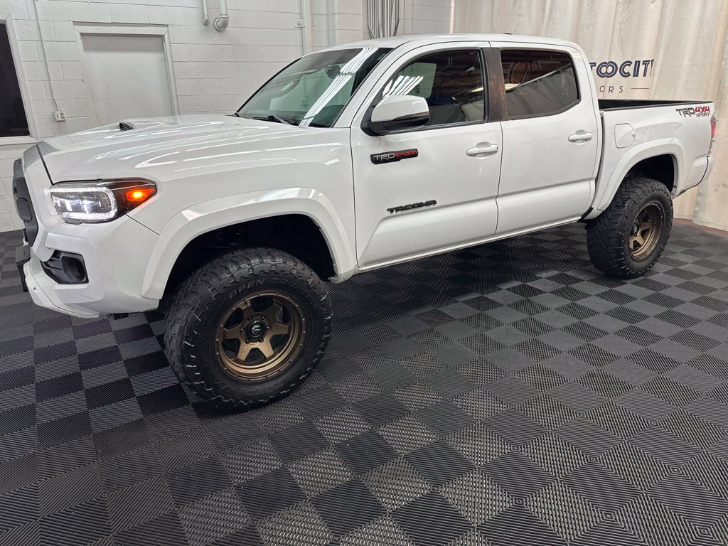 Used 2020 Toyota Tacoma TRD Sport AWD/4WD image 5