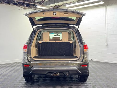 Used 2016 Nissan Pathfinder Platinum image 32