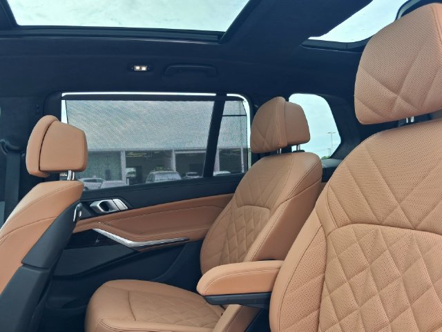 Used 2025 BMW X7 xDrive40i w/ M Sport Package AWD/4WD image 24