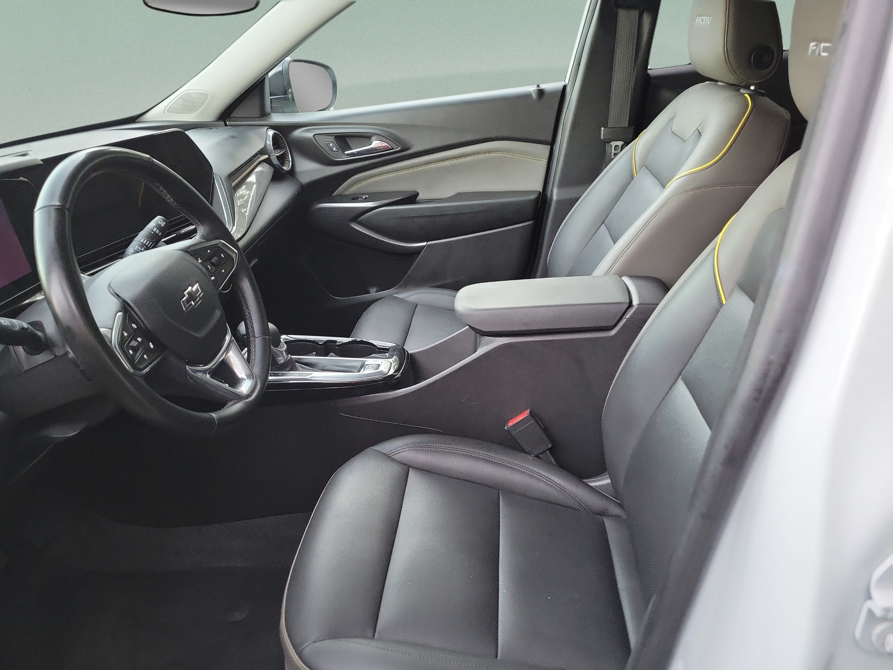Used 2024 Chevrolet Trax ACTIV w/ Sunroof Package FWD image 19