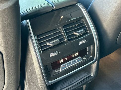 Used 2022 BMW X7 M50i image 13