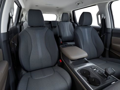New 2026 Kia Carnival LX FWD image 15