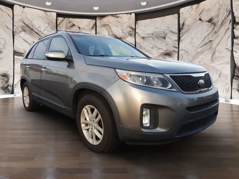 Used 2014 Kia Sorento LX image 4