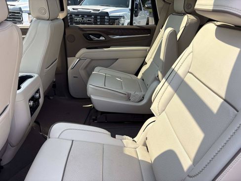 Used 2023 GMC Yukon Denali AWD/4WD image 30