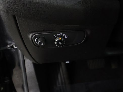 Used 2022 Chevrolet Equinox LT image 36