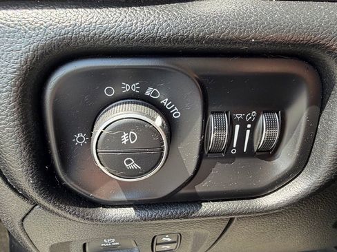 Used 2019 RAM 1500 Big Horn AWD/4WD image 16