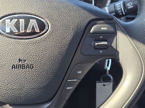 Used 2017 Kia Forte LX image 21