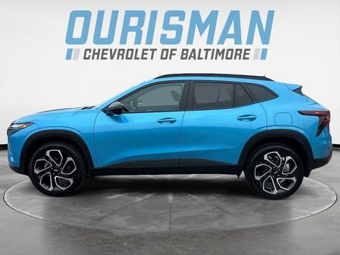 Used 2025 Chevrolet Trax RS w/ Sunroof Package FWD image 3