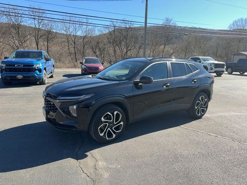 Used 2024 Chevrolet Trax RS w/ Sunroof Package image 4