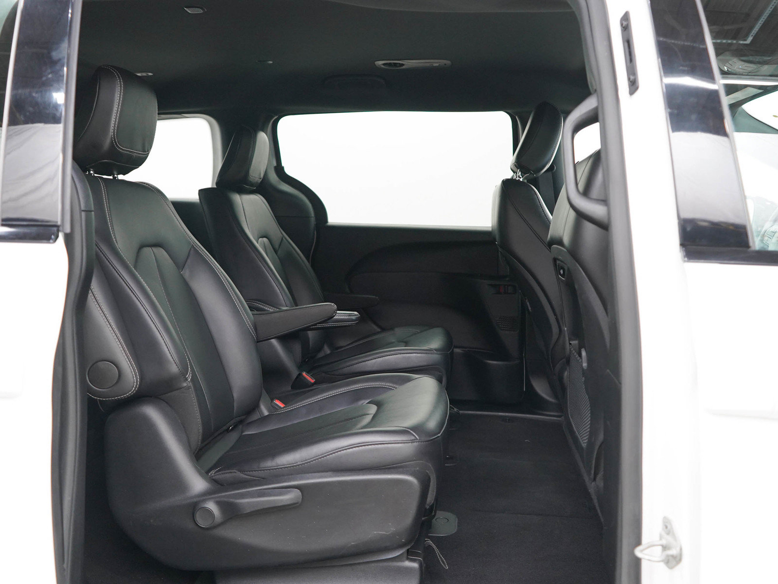 Used 2024 Chrysler Pacifica Limited FWD image 12