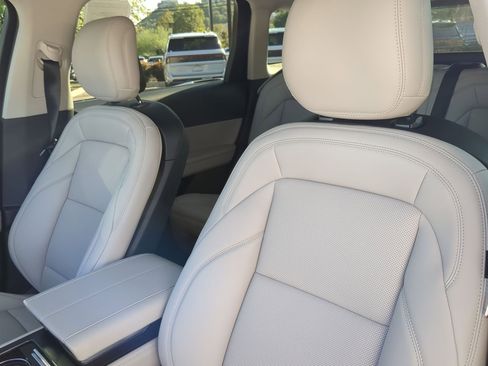 New 2026 Lincoln Nautilus Premier image 10