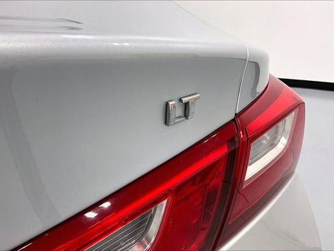 Used 2018 Chevrolet Malibu LT w/ Leather Package image 38