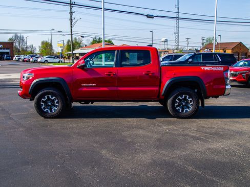 Used 2023 Toyota Tacoma TRD Off-Road AWD/4WD image 4