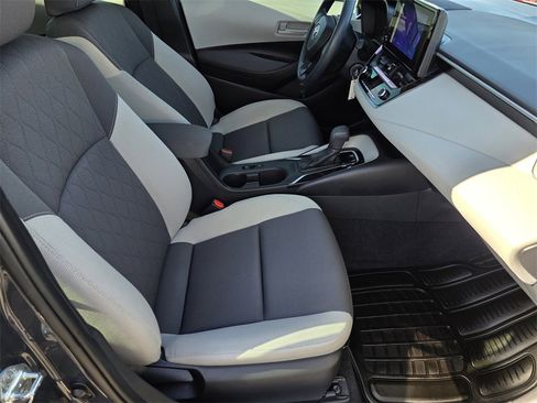 Used 2023 Toyota Corolla LE image 11