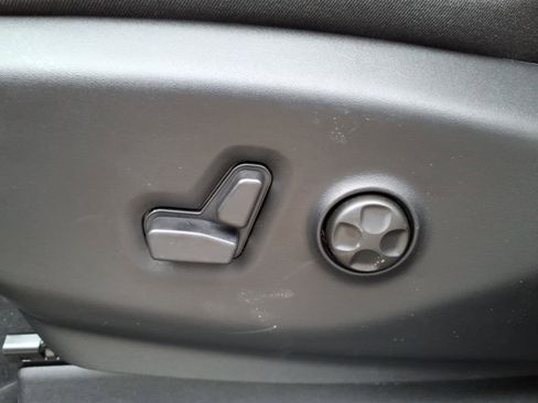 New 2026 Chrysler Voyager LX image 12