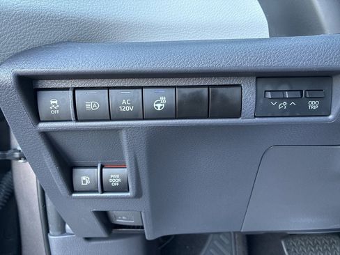 Used 2021 Toyota Sienna XSE image 10