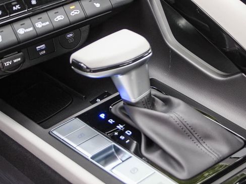 New 2025 Hyundai Elantra Limited image 25