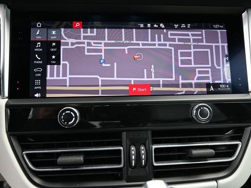 Used 2022 Porsche Macan image 20