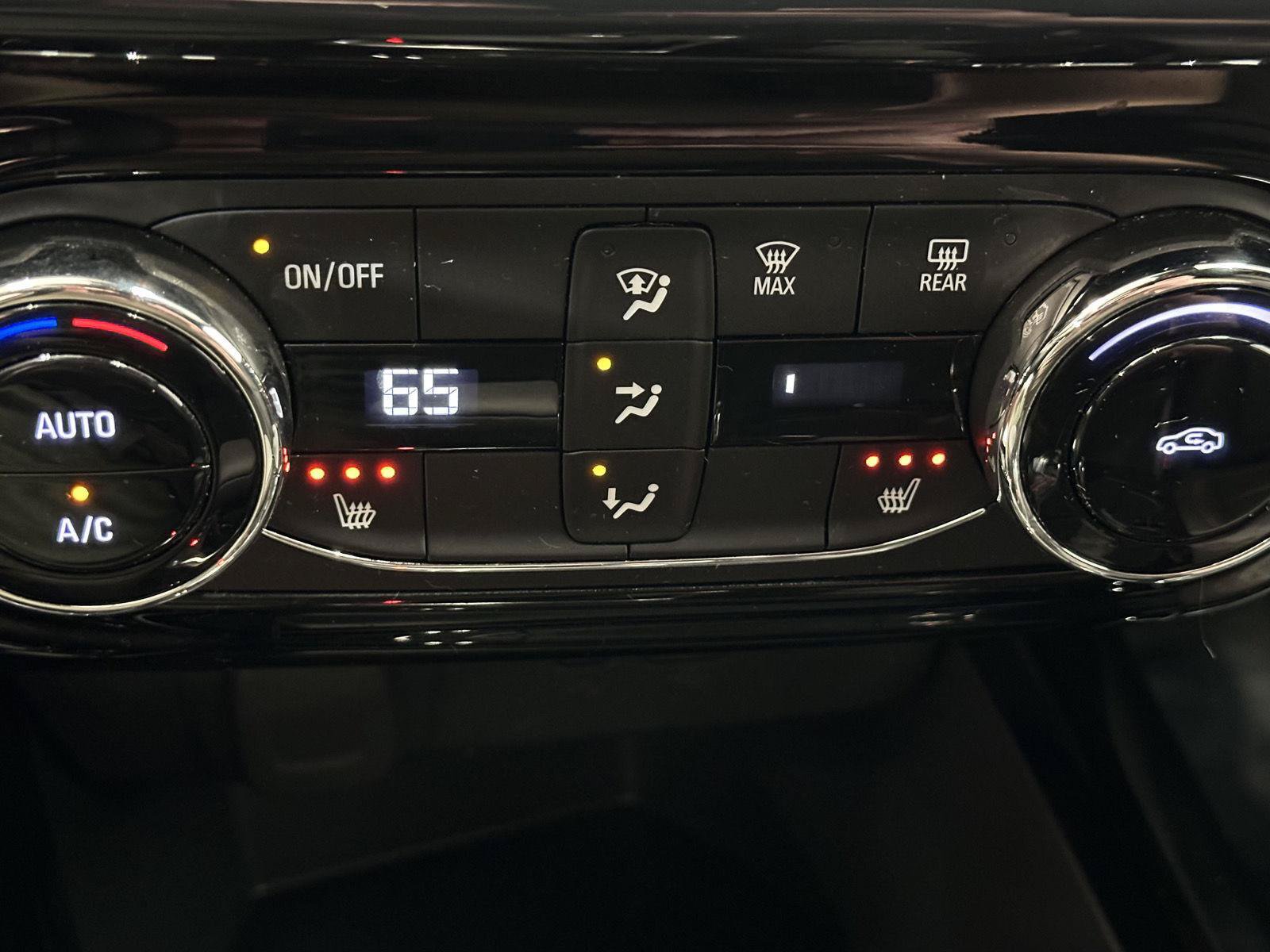 Used 2024 Chevrolet Trax RS FWD image 24