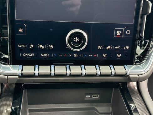 New 2026 GMC Yukon XL Elevation image 25