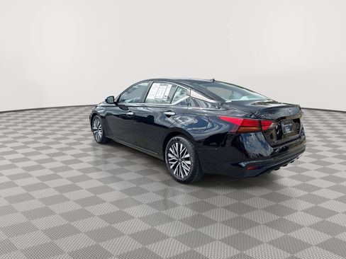 Used 2025 Nissan Altima 2.5 SV FWD image 8