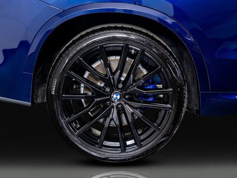 Used 2025 BMW X5 M60i w/ Premium Essential Package image 9