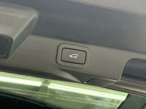 Used 2021 Land Rover Range Rover Sport SVR image 47