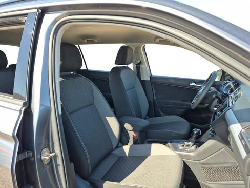 Used 2021 Volkswagen Tiguan S image 29