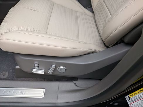 New 2025 Lincoln Nautilus Reserve image 18