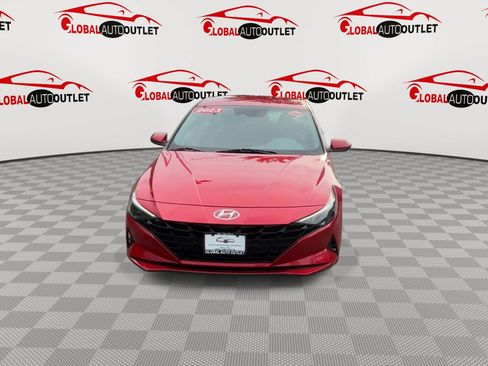 Used 2023 Hyundai Elantra SEL w/ Preferred Accessory Package FWD image 3