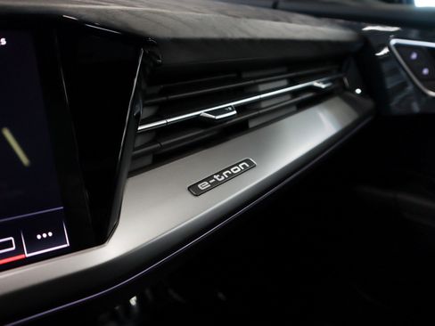 Used 2025 Audi Q4 e-tron Premium w/ Convenience Package RWD image 27